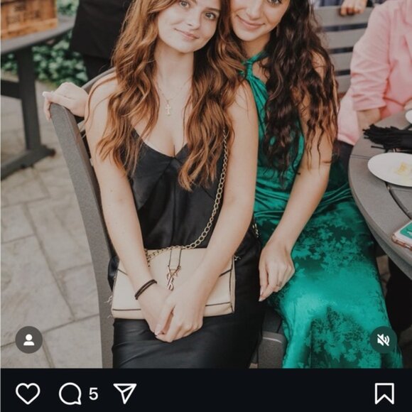 Elegant Green Dress - Picture 2 of 2